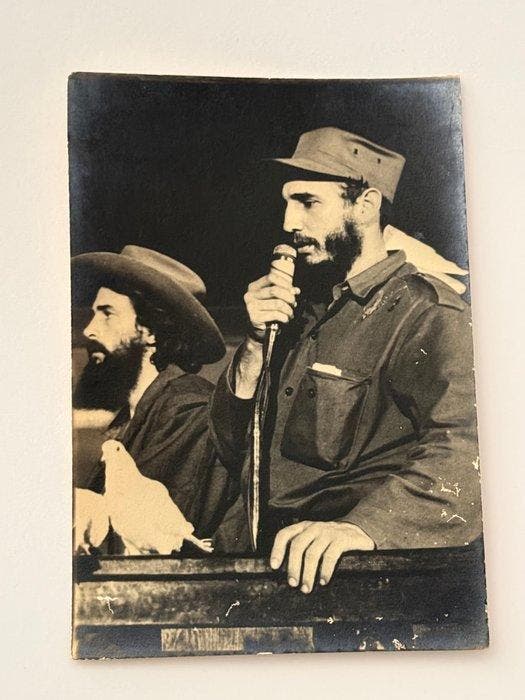 Naranjo (XX). - Fidel Castro y Camilo Cienfuegos con palomas, Antiek en Kunst, Kunst | Designobjecten