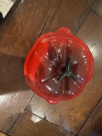 Le Creuset - Braadpan - Keramiek - Mini cocotte met tomaat
