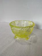 Coupe en verre d’uranium – Décor géométrique taillé –