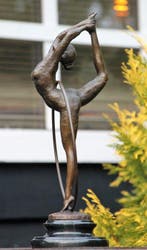 sculptuur, Ballerina in hoepel - 40 cm - brons marmer