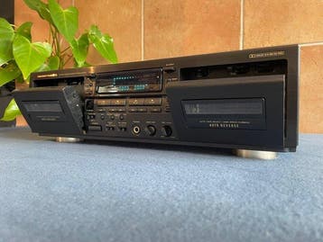 Marantz - SD-555 Dual Auto-Reverse Audiocassette deck