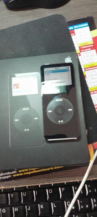 Apple - iPod nano 4GB black MA107LL/A - iPod