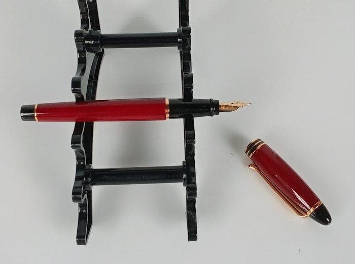 Aurora - Ipsilon-Bordeaux - Stylo à plume, Collections, Stylos