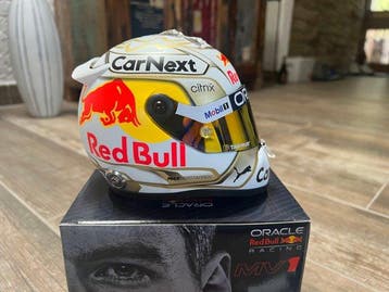 Max Verstappen - 2022 - Casque à l’échelle 1/2