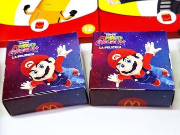 Collection darticles de marque - Jouets du Happy Meal chez