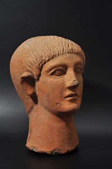 Etruscan Terracotta Votiefhoofd van een jongen. Voorheen