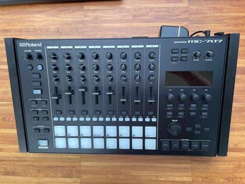 Roland - MC707 - Drummachine (Zonder minimumprijs)