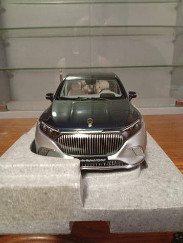 NZG 1:18 - Modelauto - Mercedes Maybach EQS 680 SUV (Z296)