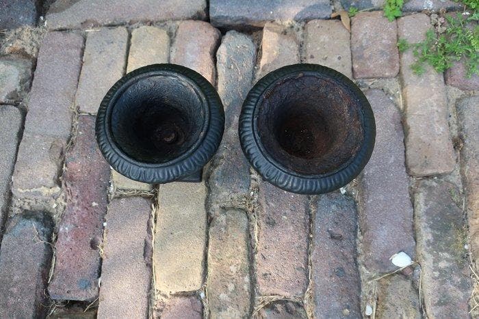 Jardinière (2) - Gietijzer - set tuinvazen, Antiek en Kunst, Curiosa en Brocante