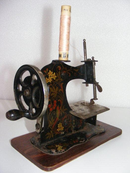 Machine à coudre - Fer, Bois - Machine à coudre miniature, Antiquités & Art, Art | Objets design