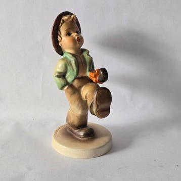 Goebel - Figurine - Hummel #109 - Happy Traveler - TMK5 -