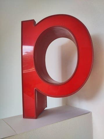 Figuur - Buchstabe Typographie d oder p - Metaal,
