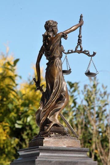 Sculpture, justitia - 34 cm - marbre bronze, Antiquités & Art
