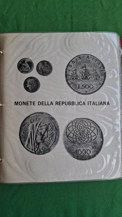Italië. Lotto di 300 monete inserite in album Edizioni, Timbres & Monnaies, Monnaies | Europe | Monnaies non-euro