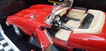Bburago 1:18 - Voiture miniature - Jaguar E-type Cabriolet, Hobby & Loisirs créatifs