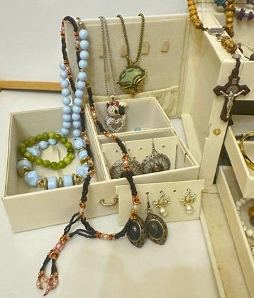 Themacollectie - Een grote collectie armbanden en - anillos