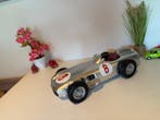 IXO 1:8 - Modelauto - Mercedes-Benz W196 R, Nieuw