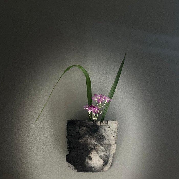 Vase Ikebana - Céramique - Japon - Ruines du Wabi-Sabi — Art, Antiek en Kunst, Antiek | Overige Antiek