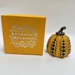 Yayoi Kusama (1929) - sculptuur, Yellow Pumpkin - 9 cm -, Nieuw
