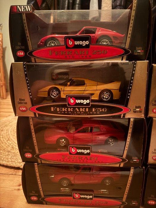 Bburago, Hot Wheels 1:24 - Voiture de course miniature (11), Hobby & Loisirs créatifs, Voitures miniatures | 1:5 à 1:12