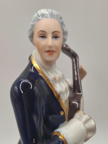 Royal Dux Porzellan-Manufaktur - Beeldje - Musicien jouant, Antiquités & Art