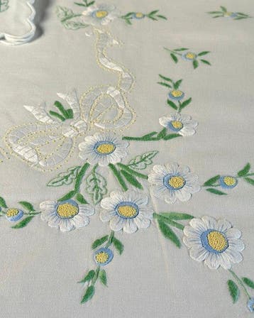Nappe (13) - 270 cm - 170 cm - Nappe brodée à la main