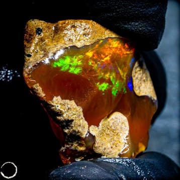 Ethiopisch kristalopal – uitzonderlijk natuurstuk met intens