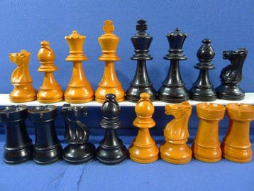 Magnifique jeu déchecs en buis pondéré plombé et feutre