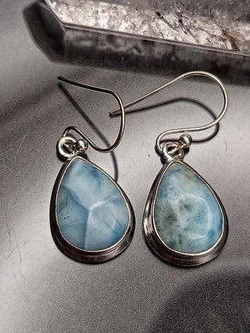 Boucles doreilles à crochet en larimar de qualité