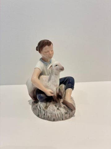 Bing & Grondahl - sculptuur, Child with sheeps - 13 cm -, Antiek en Kunst