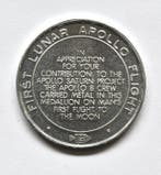 Gevlogen medaille bevat metaal van Apollo 8 die naar de maan, Antiek en Kunst