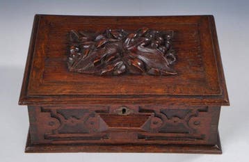 Cercueil - France • coffret du chapitre avec décorations de