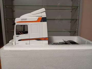 Premium Classixxs 1:18 - Modelauto - DAF XF Space Cab (2016), Nieuw