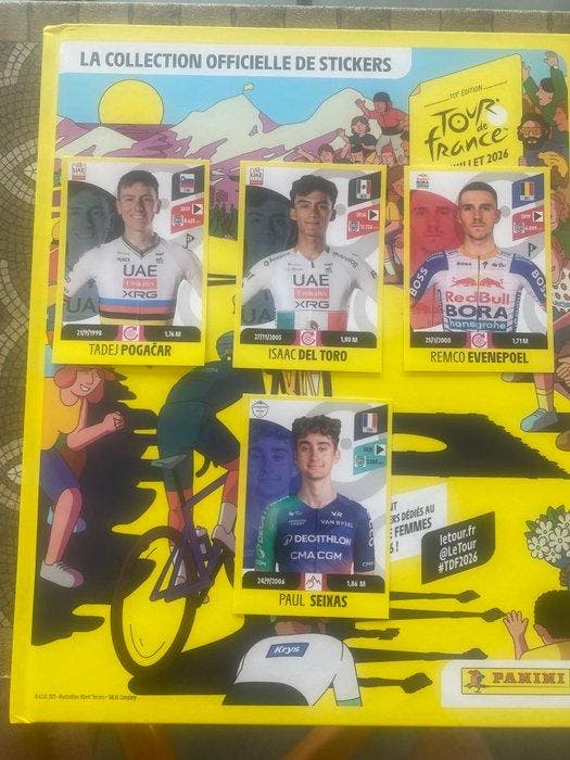2026 Panini Tour de France Rare Hard Cover Empty album +, Verzamelen, Stickers