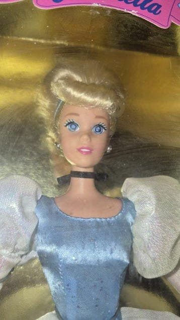 Mattel - Poupée Barbie Barbie Cinderella Sparkle Eyes Walt