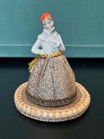 Beeldje - Half-Doll Pincushion - Porselein, Textiel, stro