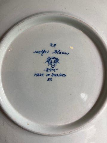 Ram, Plateelbakkerij - Schaal - Bonbonniere - Aardewerk,, Antiek en Kunst