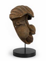 Masque éléphant Bamileke, Cameroun, bois polychrome -