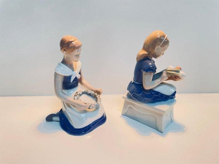 Bing & Grondahl - Figuur - Two porcelain girls figurines (2), Antiquités & Art, Antiquités | Verre & Cristal