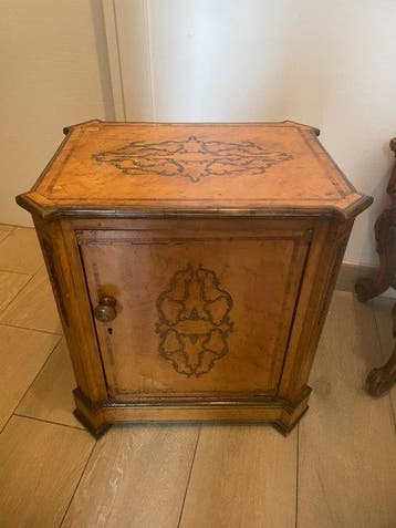 Table à colonnes - Rare guéridon central en radique avec
