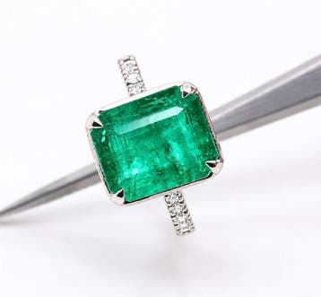 Ring Platina - 5.85ct. tw. Smaragd - Diamant - Levendig, Nieuw