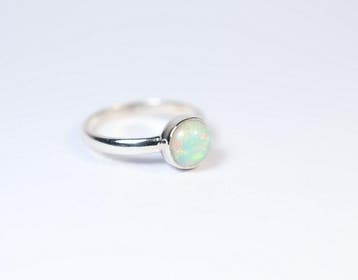 Ethiopisch opaal / Welo-opaal Ring / cabochon / nieuw- 2.8 g