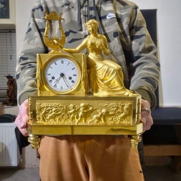 Figurale pendule Directoire - Verguld brons - 1800-1850 -