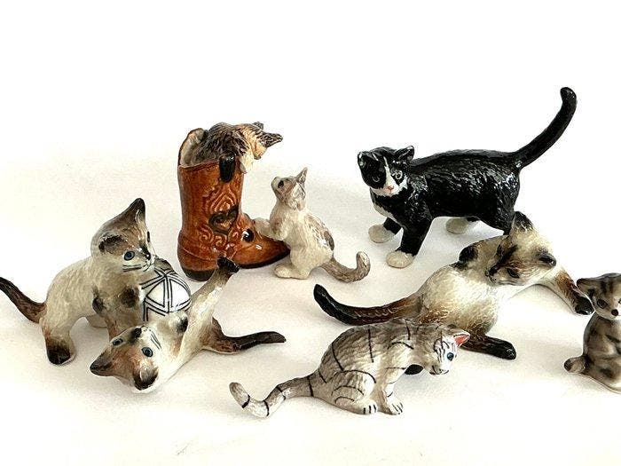 miniatuur beeldjes met leuke voorstellingen van acht, Antiek en Kunst, Kunst | Designobjecten