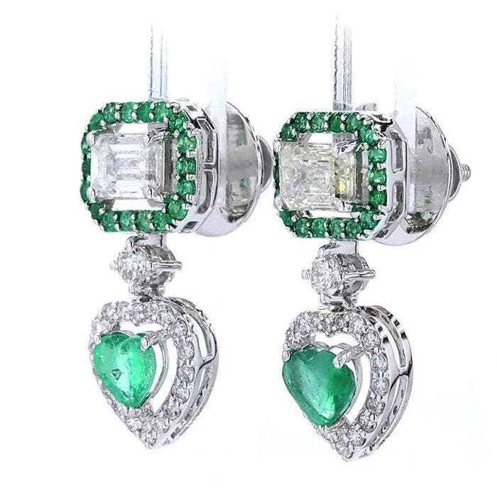 Hangoorbellen - 14 karaat Witgoud - 2.94ct. tw. Smaragd -, Bijoux, Sacs & Beauté, Bijoux anciens