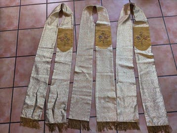 Set van 3 pastoraal religieuze stolas (3) - Antiek - Zijde,, Antiek en Kunst