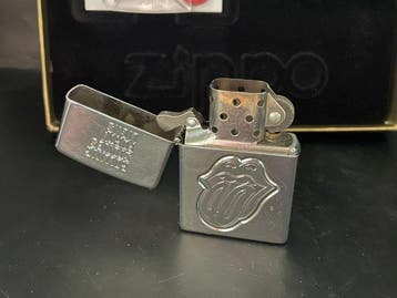 Zippo - COFFRET ZIPPO ROLLING STONES - FORTY LIKS - 2002 -