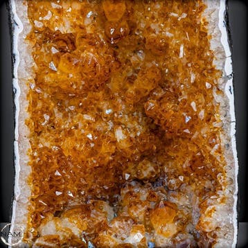 Citrien-kwarts-druse met calcietkristallen - De kunst van de