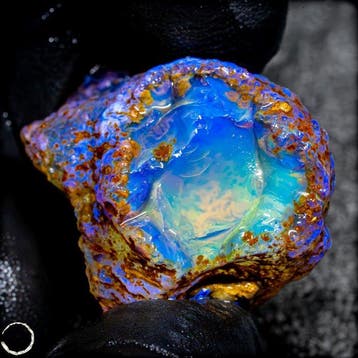 Crystal Opal – ruwe steen met spectaculair kleurenspel 52,1