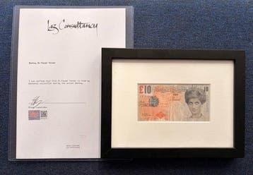 Banksy (1974) - Di-Faced Tenner, Antiquités & Art